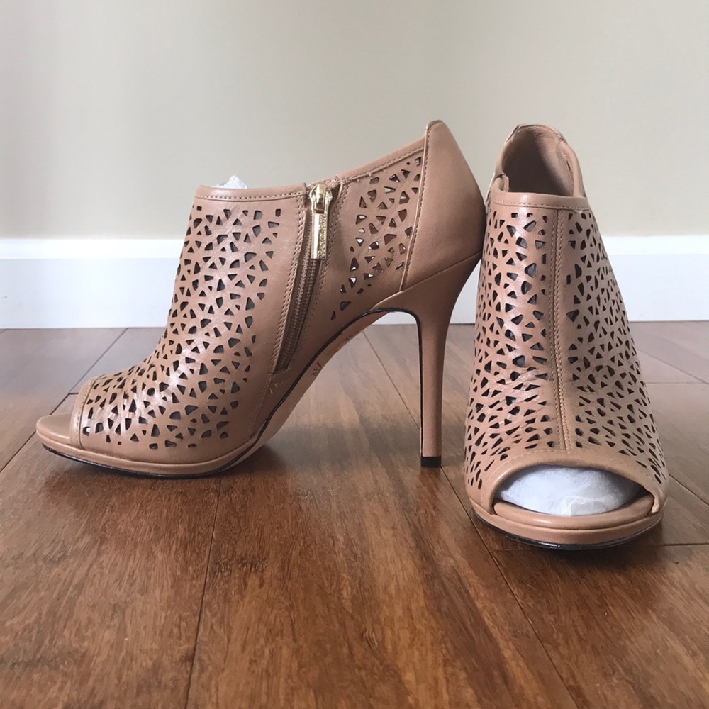 Leather, laser cut, high heels pumps